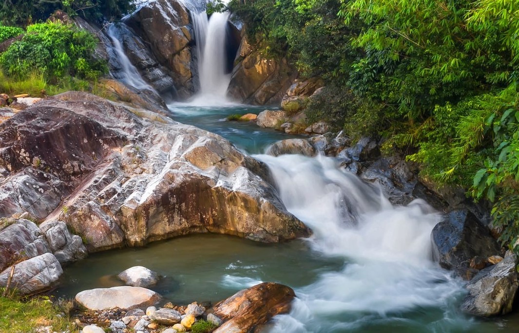 Tuổi Ất Dậu 2005 theo ngũ hành thuộc mệnh Tuyền Trung Thủy 